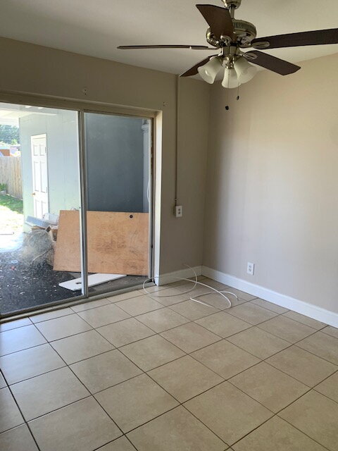 Building Photo - St Petersburg, Two beds/1 bath, laundry  and Yard.