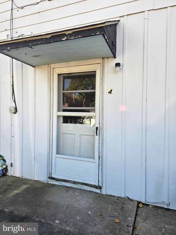 Building Photo - 303 Delaware Cir