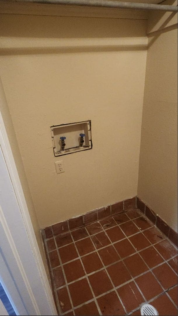Building Photo - Spacious 2 bed, 1 bath unit in Sand Springs