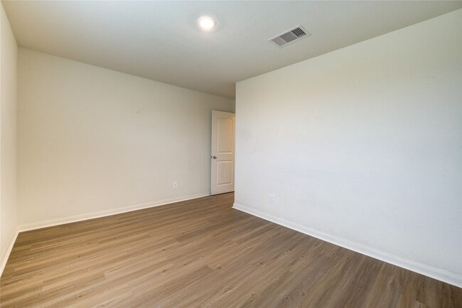 Building Photo - 3001 Iron Woods Dr