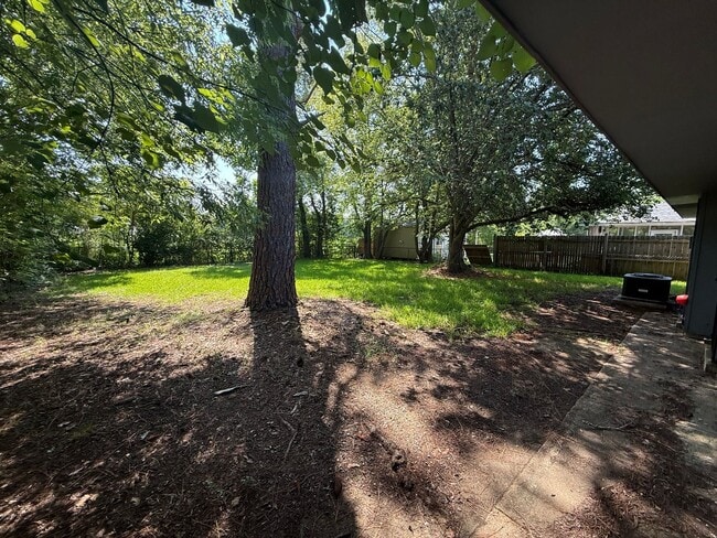 Building Photo - 5953 Oakleigh Rd