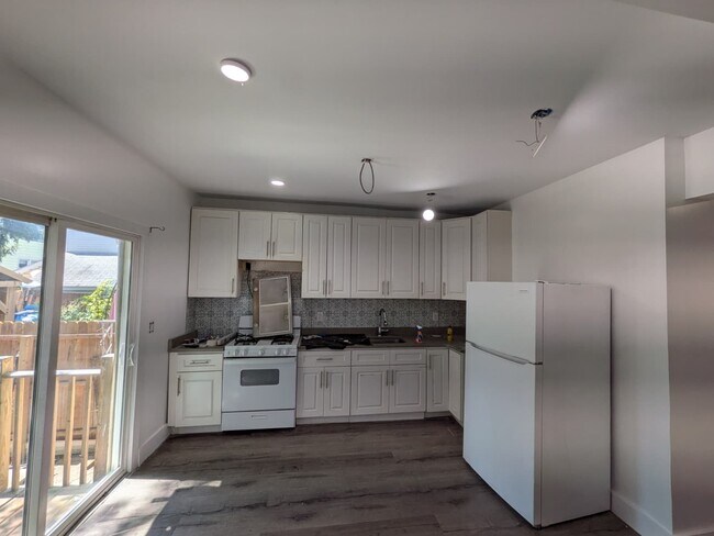 Building Photo - 28 E 47th St