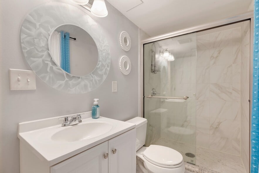 Bathroom - 900 E Tantallon Dr