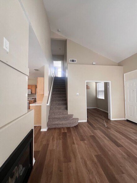 Building Photo - 27934 Crown Ct Cir