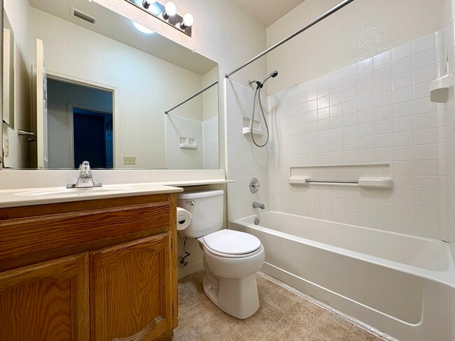 Building Photo - Great 3 Bedroom 2 Bathroom Home for Rent i...