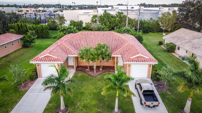 Building Photo - Burnt Store Isles duplex