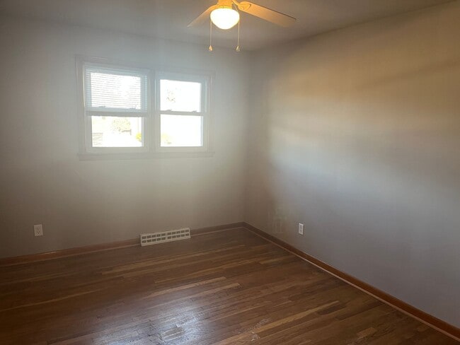 Building Photo - 2006 White St