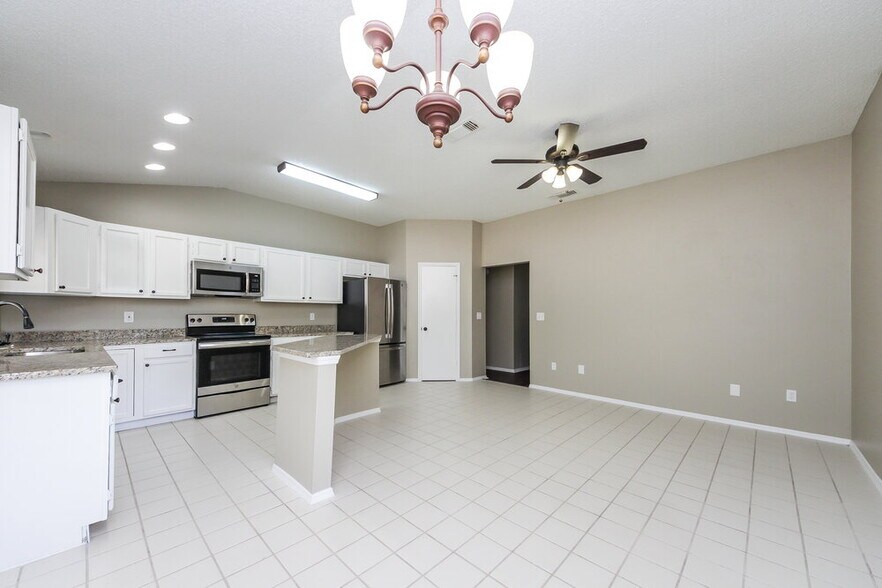 Building Photo - 634 Arbukle Ct