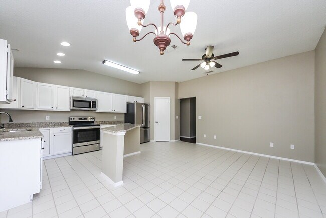 Building Photo - 634 Arbukle Ct