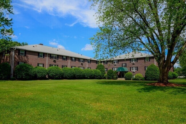 Building Photo - 96 Richardson Rd