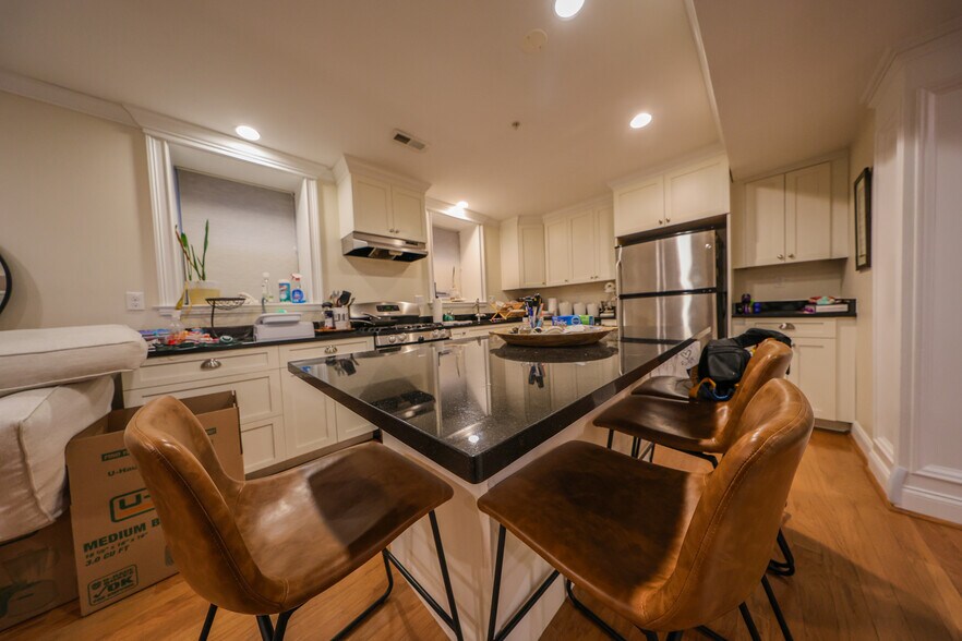 Building Photo - 1803 Beacon St