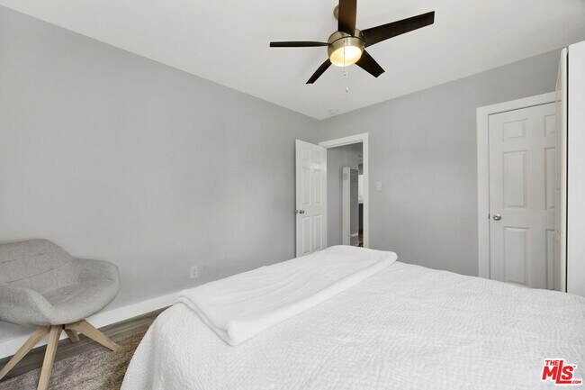Building Photo - 201 E 91st St