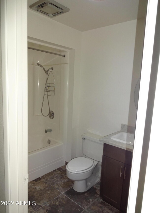 Building Photo - 9930 W Oak Ridge Dr