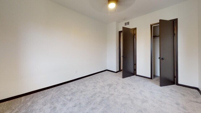 Building Photo - Parma - 2 Bedroom - 3rd Floor Unit