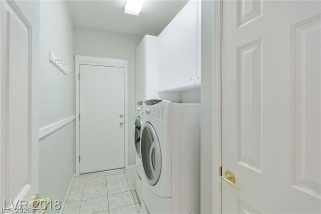 Building Photo - 2557 Shellsburg Ave