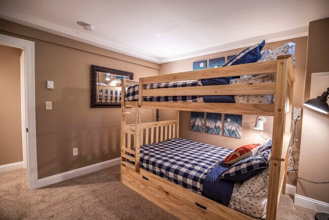 Building Photo - 32 Attitash Loop