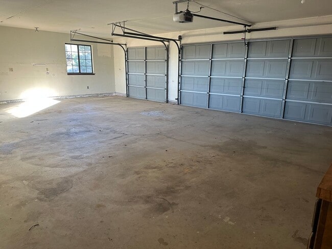 Building Photo - Bear Valley 3+4 with over 4 acres! MUST SEE!