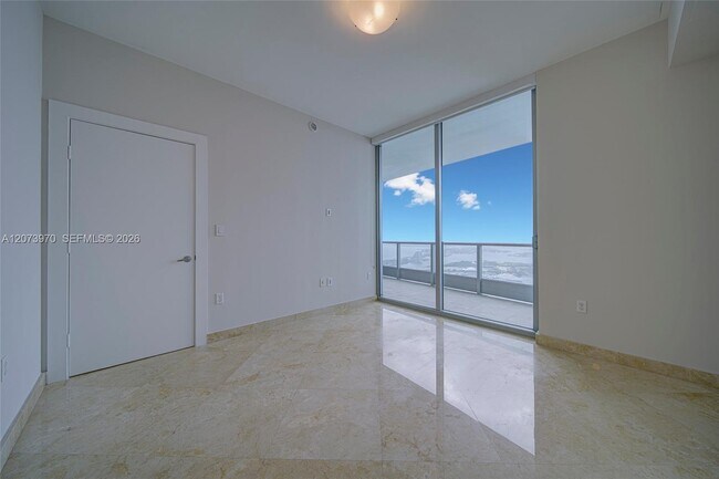 Building Photo - 900 Biscayne Blvd