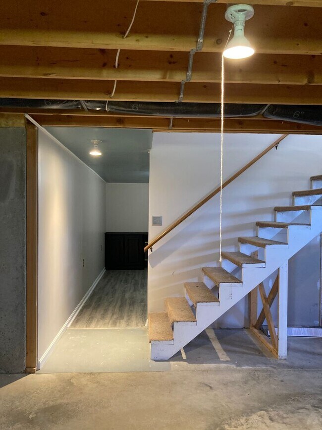 Building Photo - 812 Edgebrook Dr