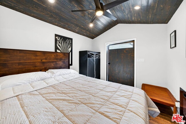 Building Photo - 1200 Tamarind Ave