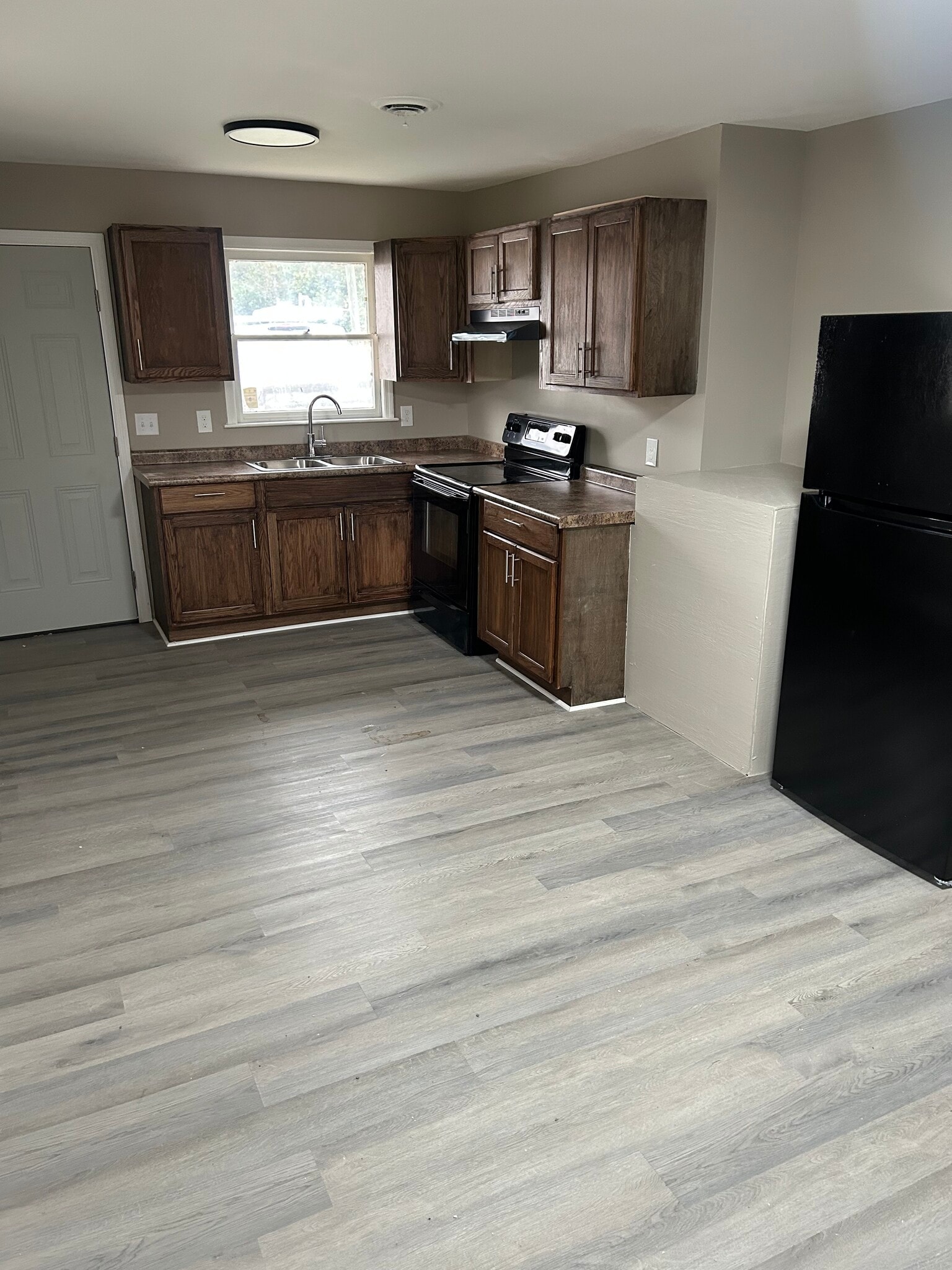 Kitchen - 943 Parks Ave