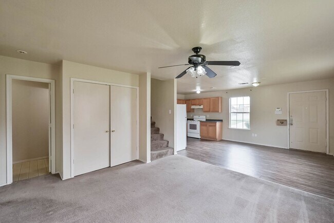 Building Photo - 404 Kings Way Dr