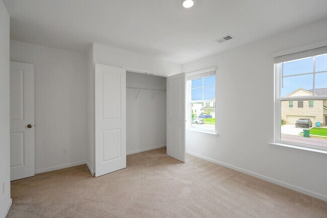 Building Photo - Stunning 4BR House in Hampton