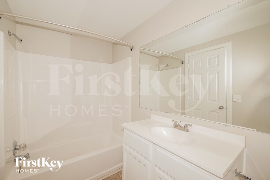 Building Photo - 9420 Shenandoah Dr