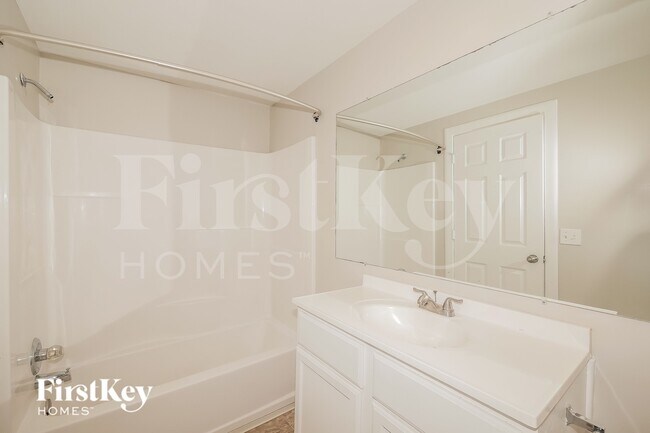 Building Photo - 9420 Shenandoah Dr