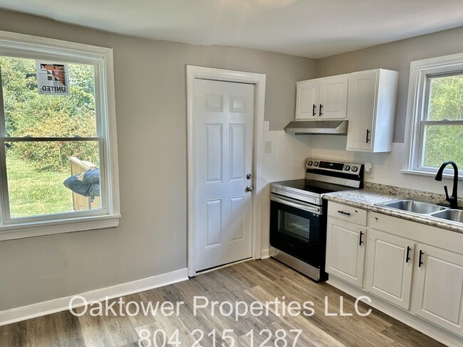 Building Photo - 3204 Williamsburg Rd