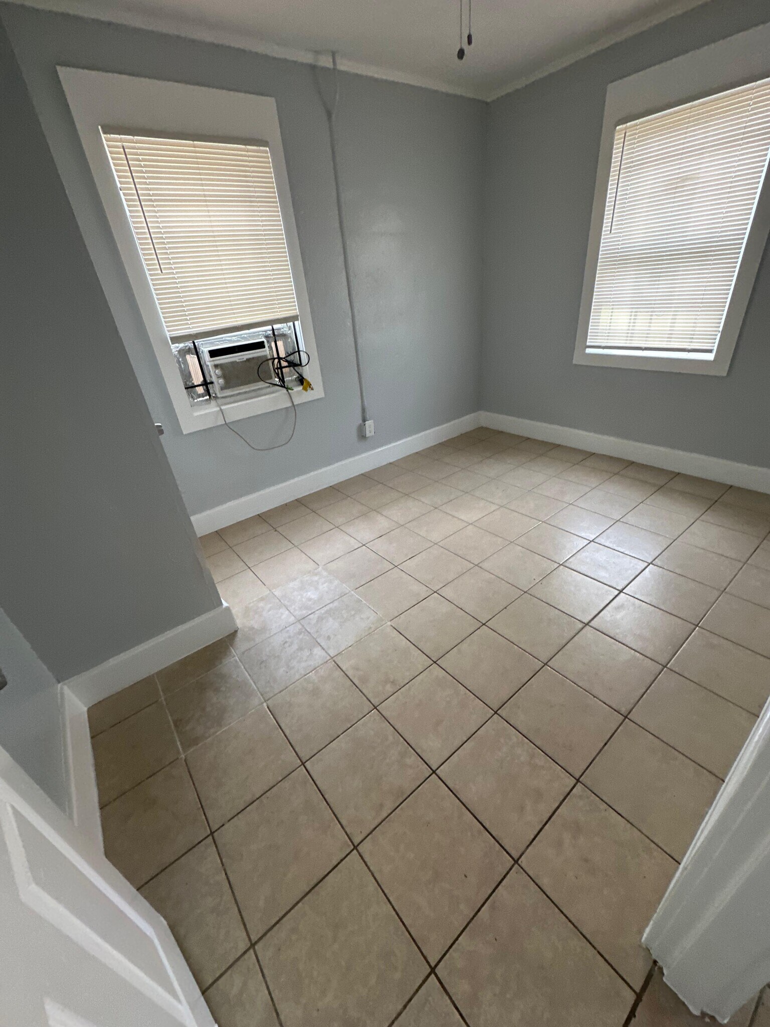 Building Photo - 2534 Moncrief Rd