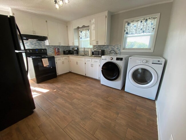 Building Photo - 800 St James Church Rd