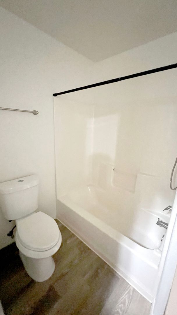 Building Photo - 1536 S Main Ave