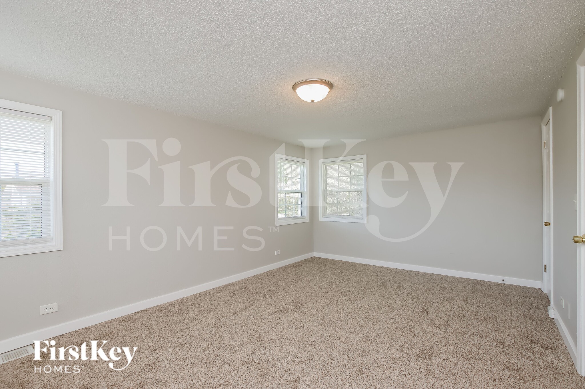 Building Photo - 1399 Sheridan Rd