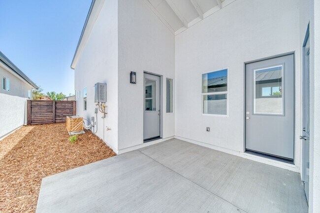 Building Photo - D62