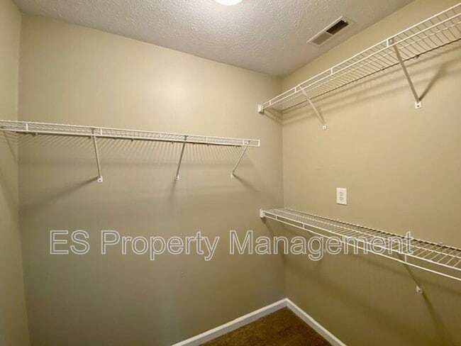 Building Photo - 3511 Lisa Cir