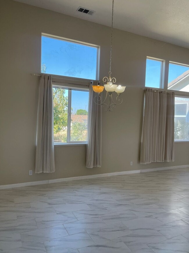 Building Photo - 5-Bedroom, 3-Bathroom Home for Rent on 1-A...