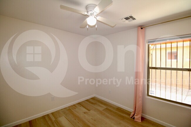 Building Photo - 2353 E Calle Sierra Del Manantial