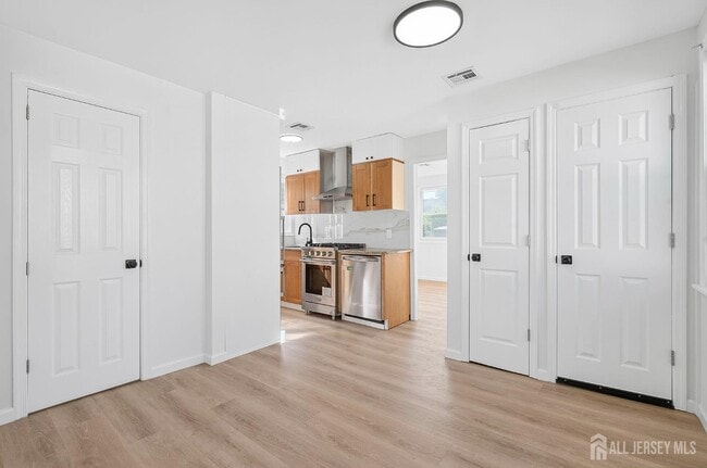 Building Photo - 250 Brookside Ave