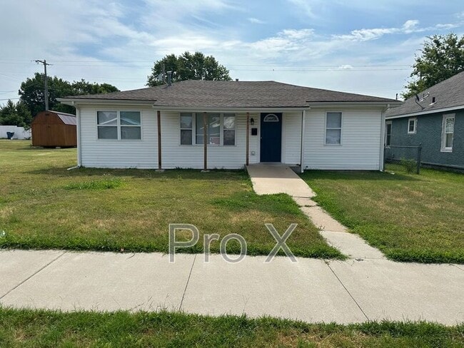 Primary Photo - 2211 S Sergeant Ave