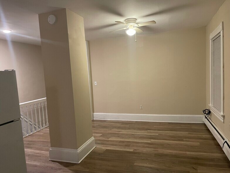 Building Photo - 684 Bennett St