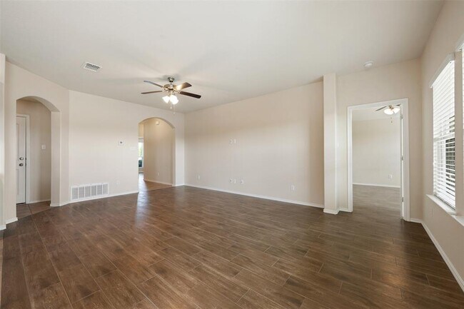 Building Photo - 208 Plata Ln