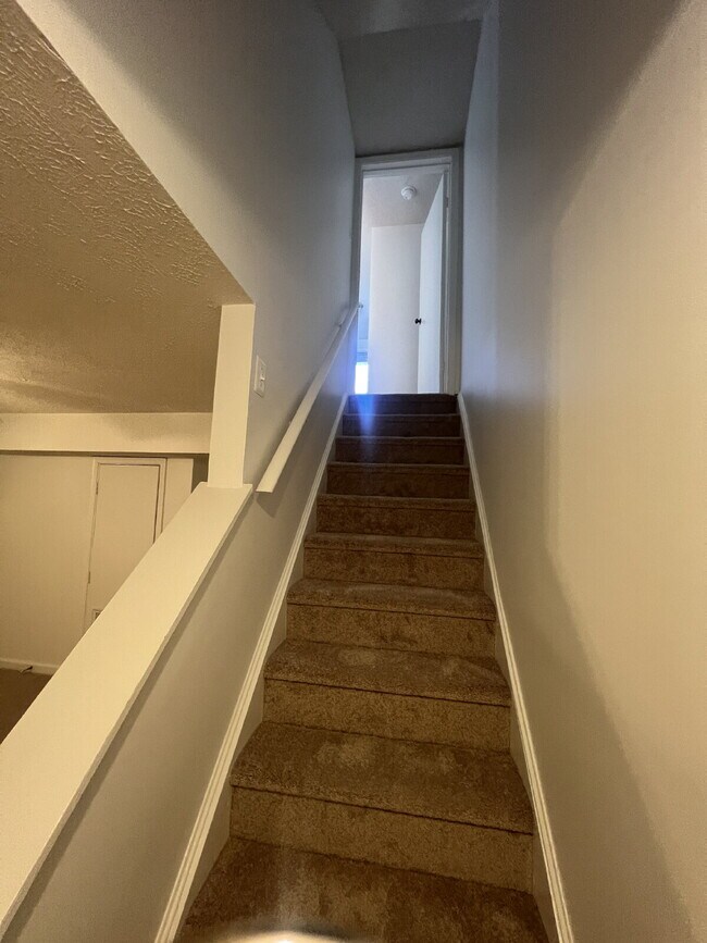 Building Photo - Charming 3-Level Townhome in Prime North Stafford Location