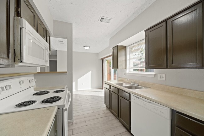 Building Photo - 7227 Colima Dr