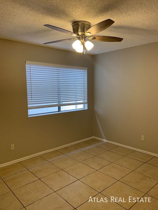 Building Photo - 2 WEEKS FREE _ 2 Bedroom 1 bath- Ready for...