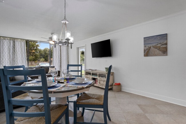 Building Photo - 2046 Beach Blvd