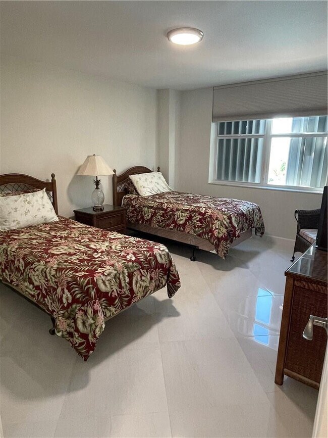 Building Photo - 5200 N Ocean Blvd