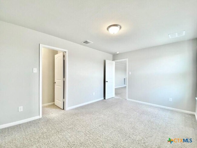 Building Photo - 2036 Port Ellen Dr