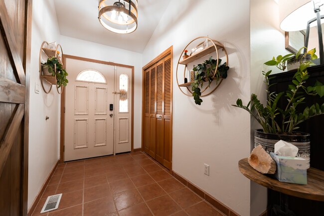 Building Photo - Sanctuary de Bandelier, Unit Bedroom 2 "Ec...