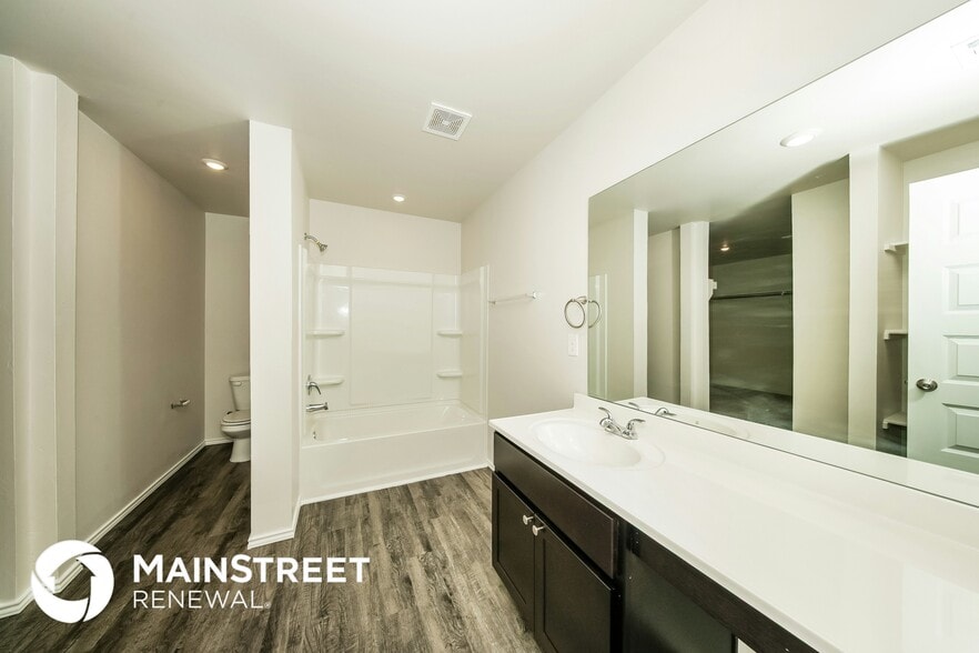 Building Photo - 9513 Laredo Ln